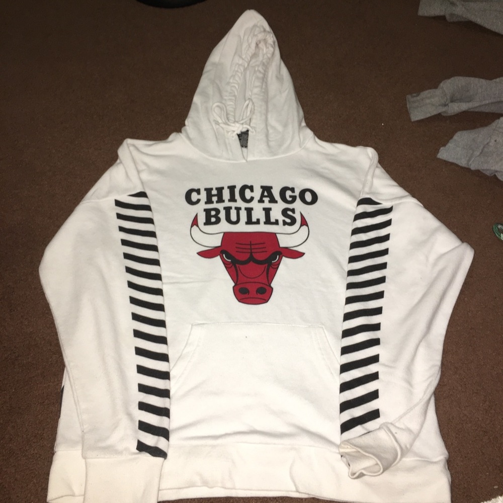Chicago bulls logo hoodie